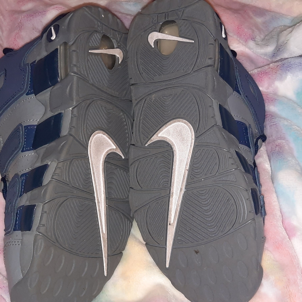 Shoes - Picture 5 of 8